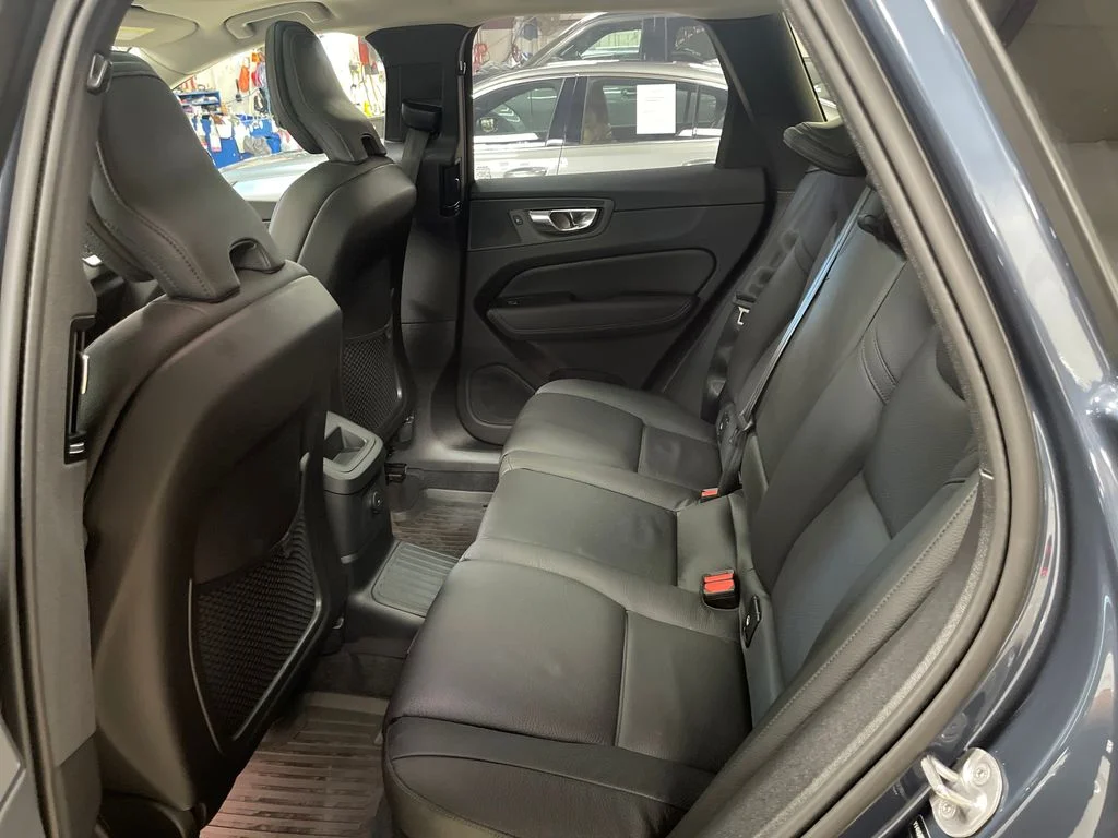 Certified Used 2025 Blue Volvo T8 Plus image 27