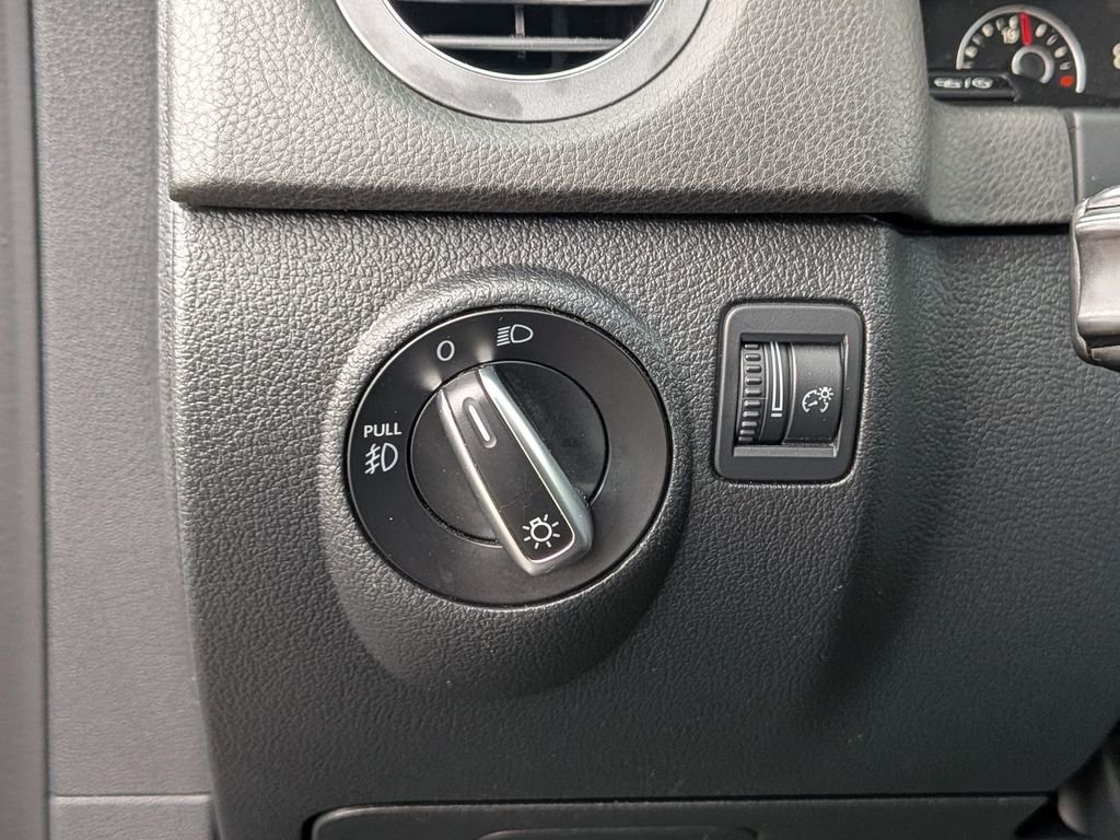 Used 2015 Silver Volkswagen SEL image 17