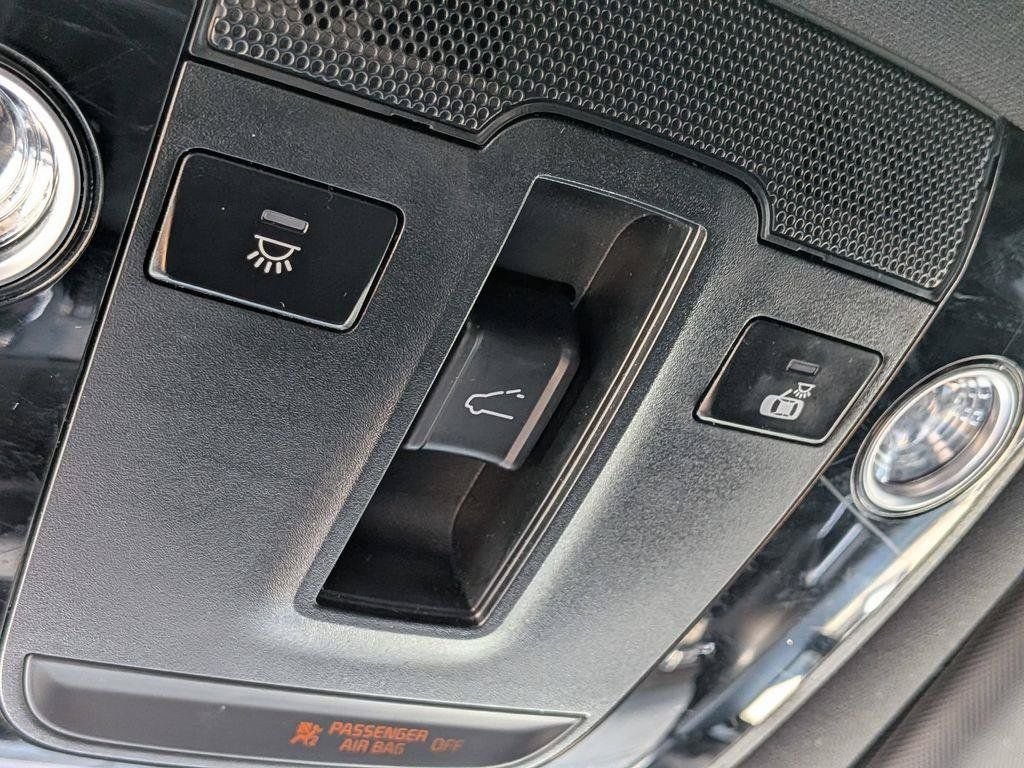 Used 2023 White Kia X-Line image 21