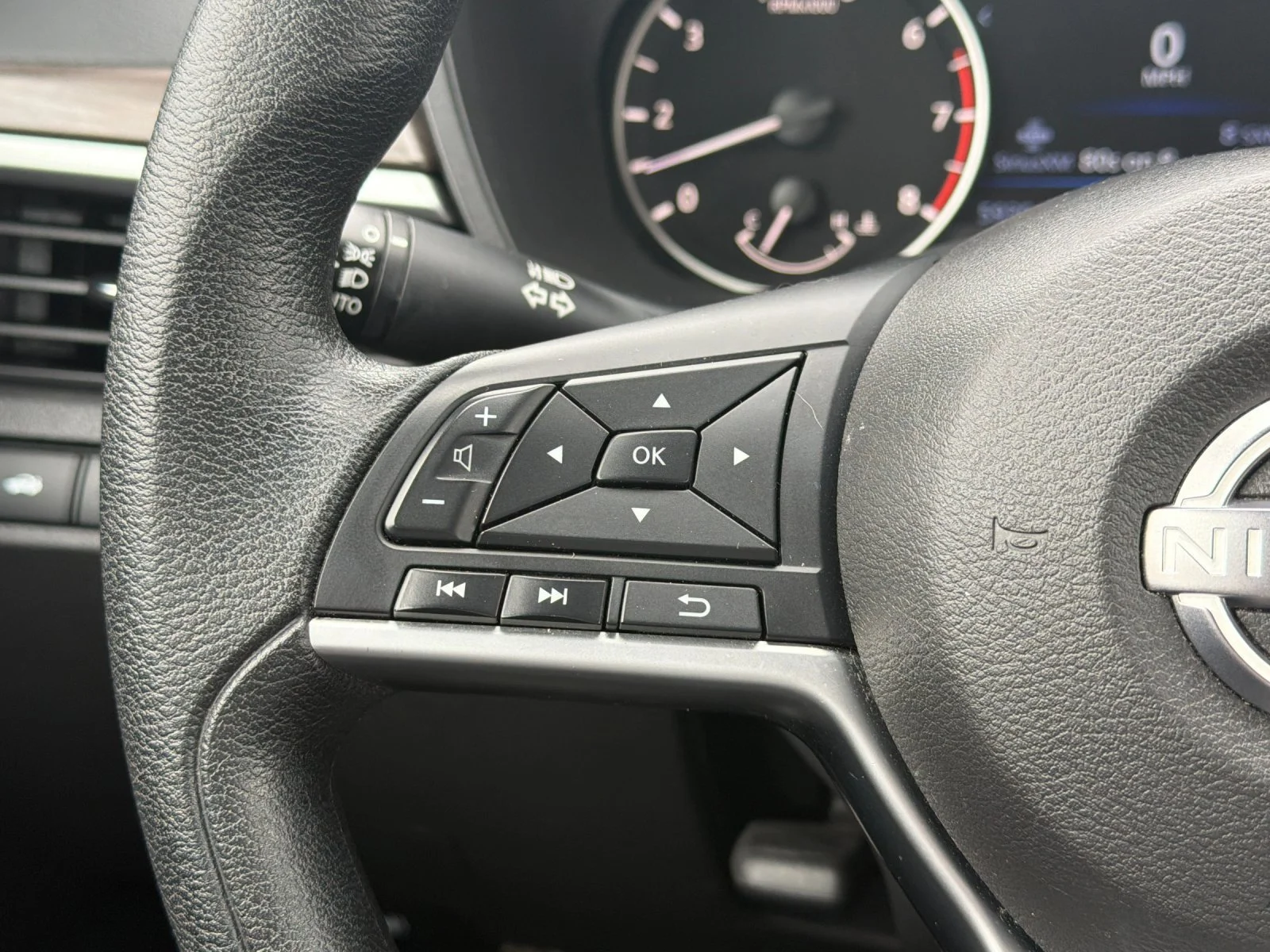 2024 Nissan Altima SV - Photo 26