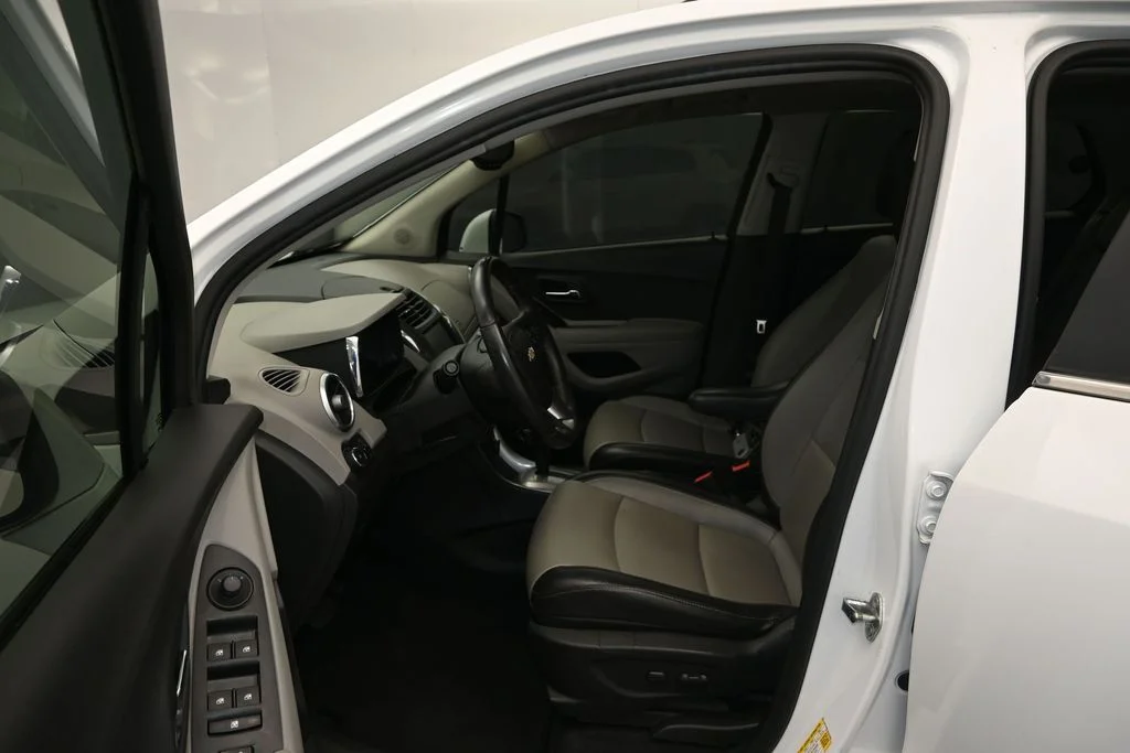 Used 2016 Summit White Chevrolet LTZ image 17