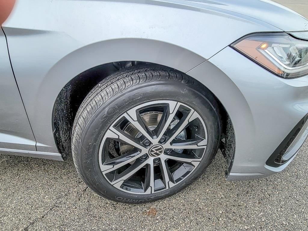 New 2026 Pyrite Silver Metallic Volkswagen 1.5T Sport image 8