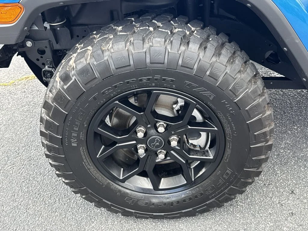 Used 2025 Blue Jeep High Tide image 11