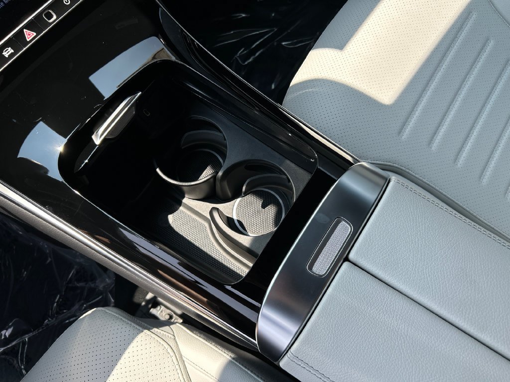 New 2026 Black Mercedes-Benz GLC 300 image 21