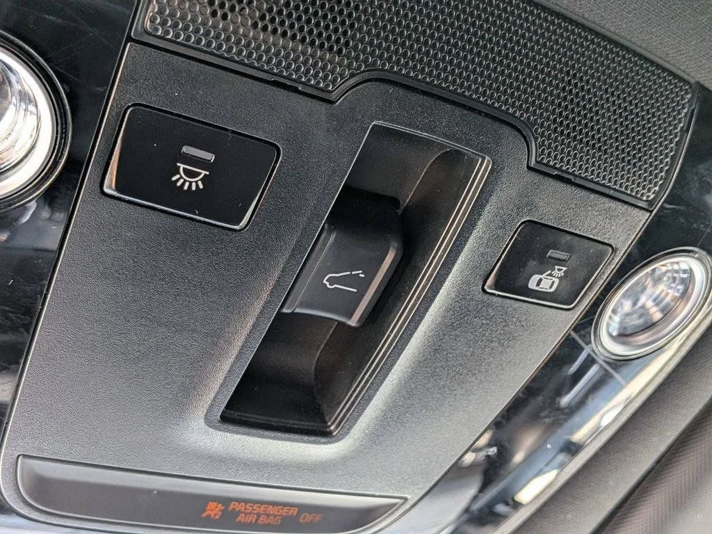Used 2023 White Kia X-Line image 21