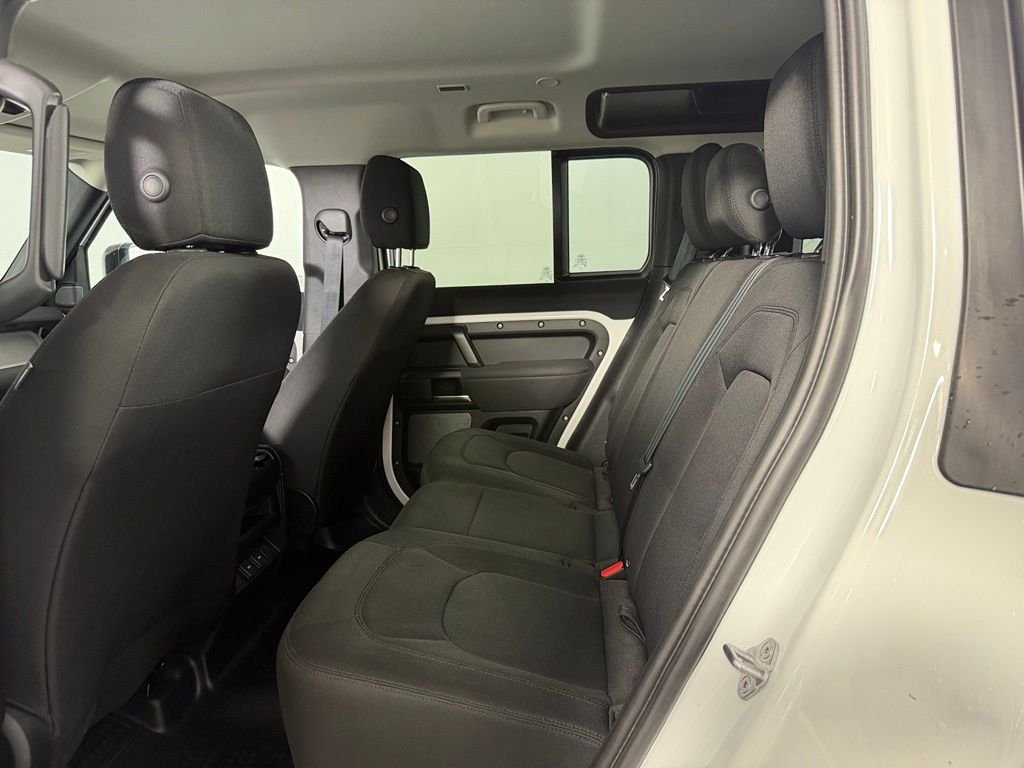 Used 2023 Fuji White Land Rover Standard image 16
