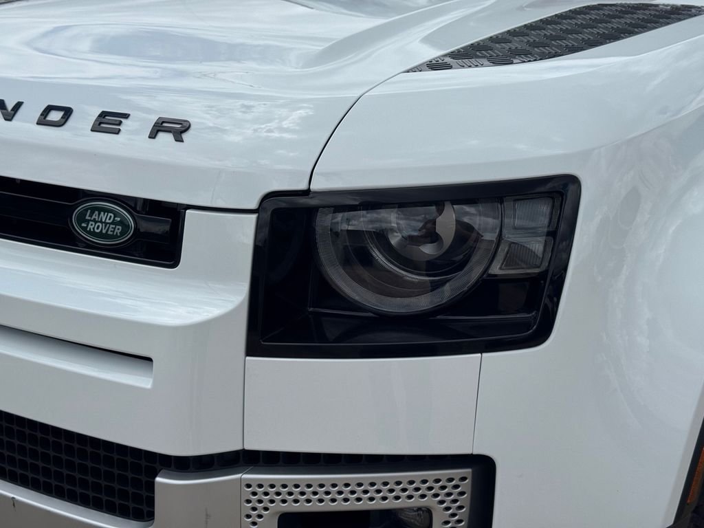 Used 2025  Land Rover S image 4