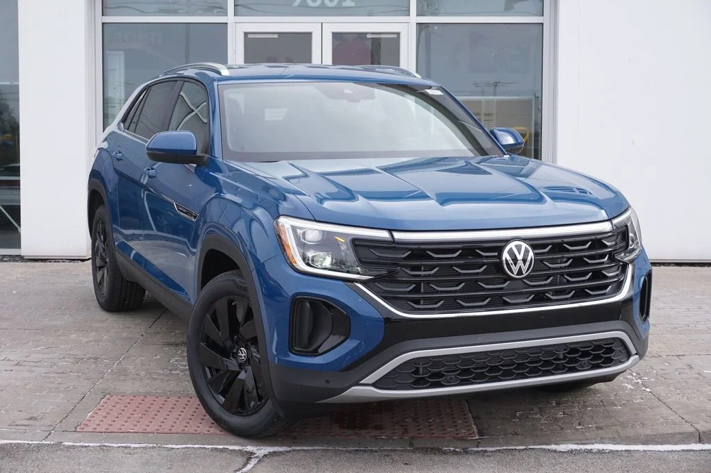 New 2026 Blue Volkswagen 2.0T SE w/Technology image 4