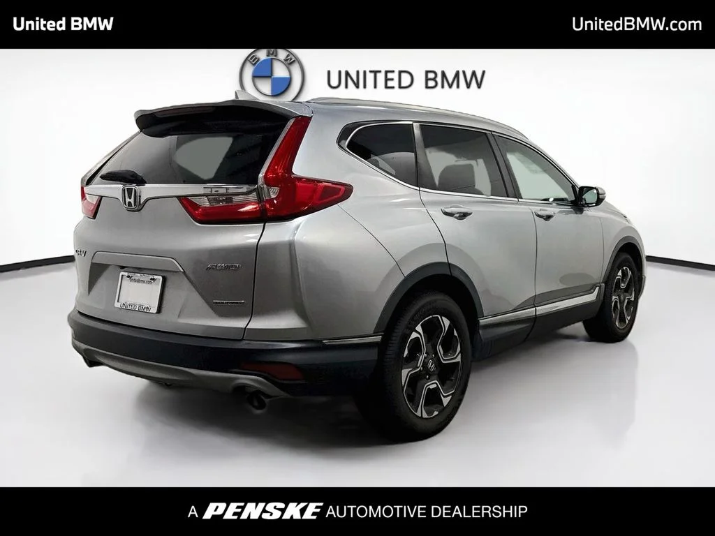 Used 2018 Lunar Silver Metallic Honda Touring image 5