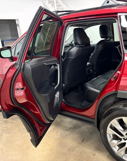 Used 2021 Red Toyota XLE Premium image 23