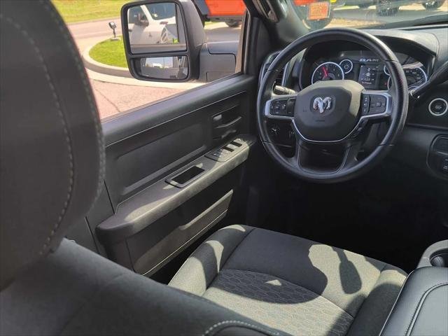 New 2026 Diamond Black Crystal Pearl-Coat Exterior Paint RAM Tradesman image 14