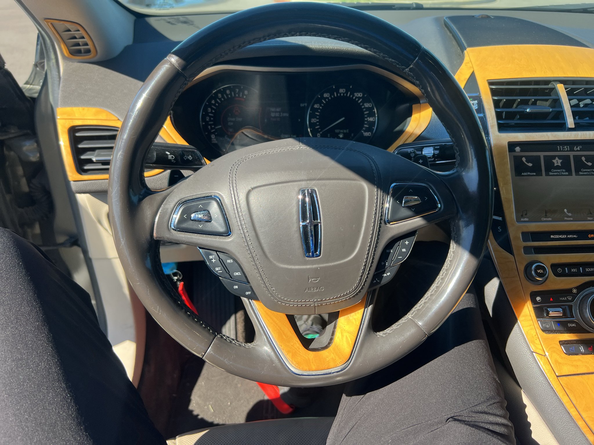 Used 2017 Jade Green Metallic Lincoln Reserve image 9