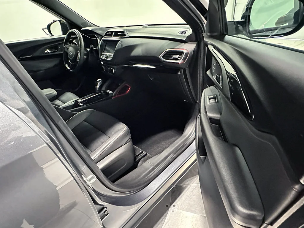 Used 2022 SATIN STEEL METALLIC Chevrolet RS image 25