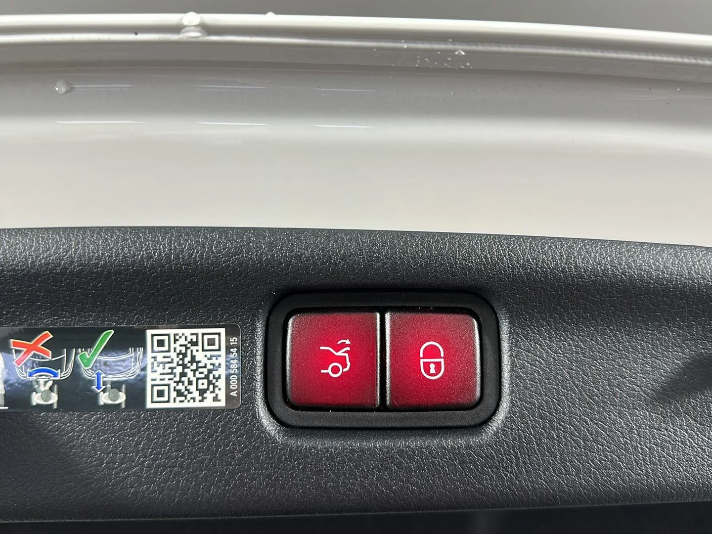 Used 2025  Mercedes-Benz C 300 image 23