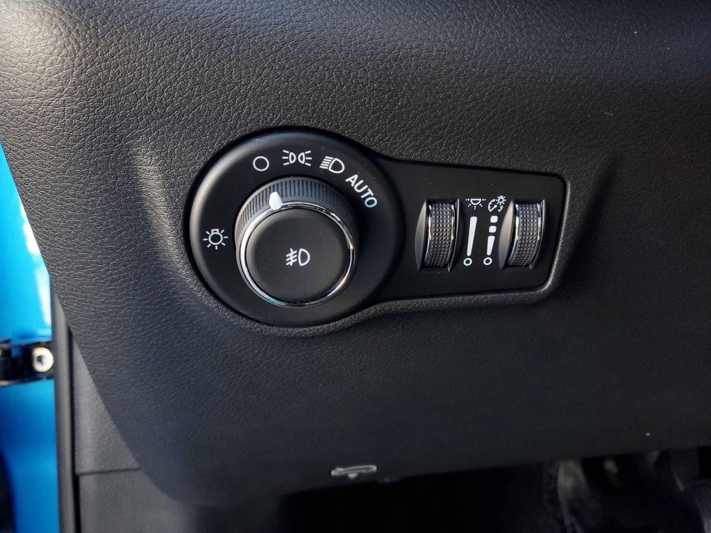 New 2026 Hydro Blue Pearlcoat Jeep Latitude image 19