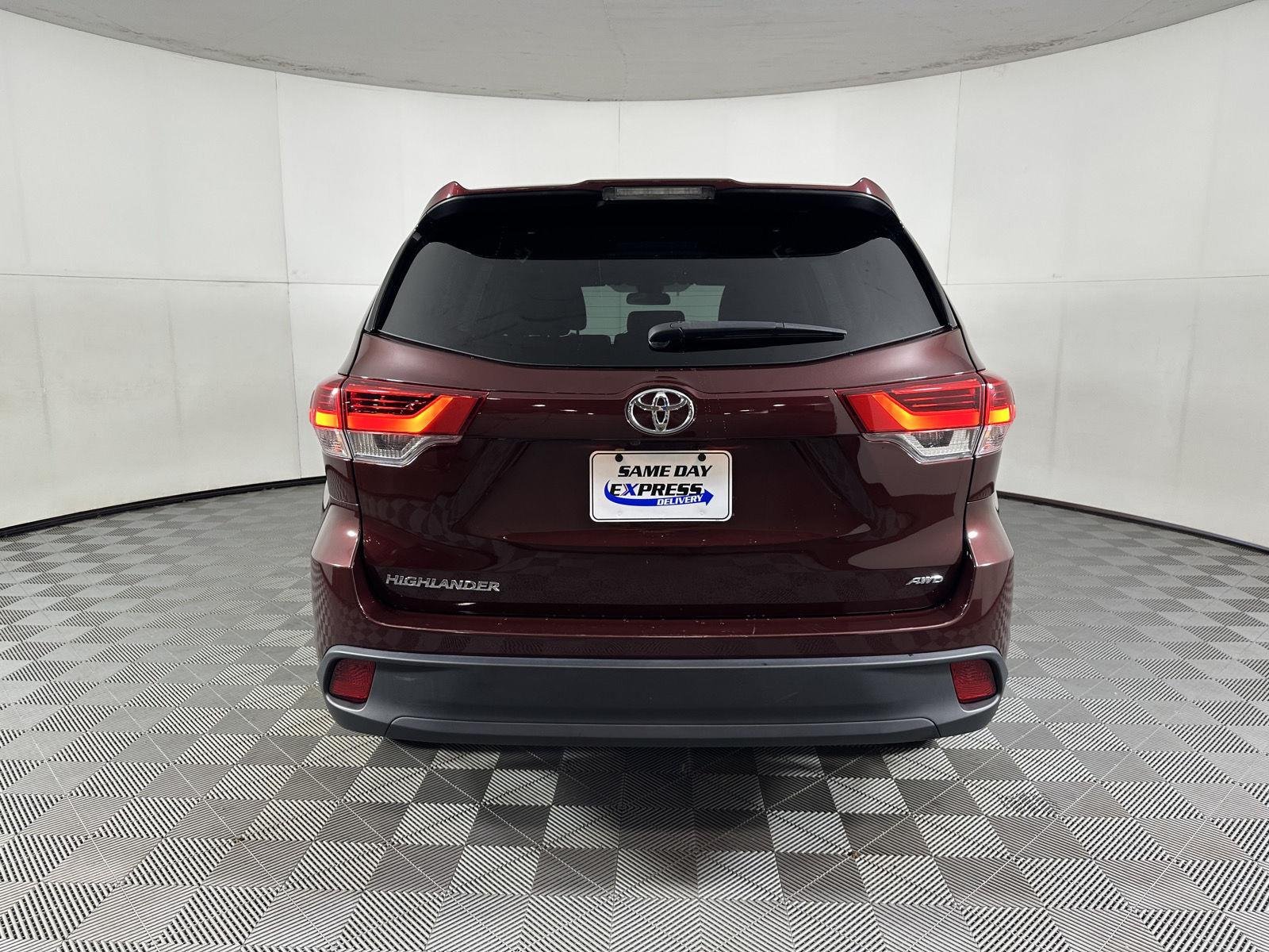 Used 2019 Ooh La La Rouge Mica Toyota LE image 6