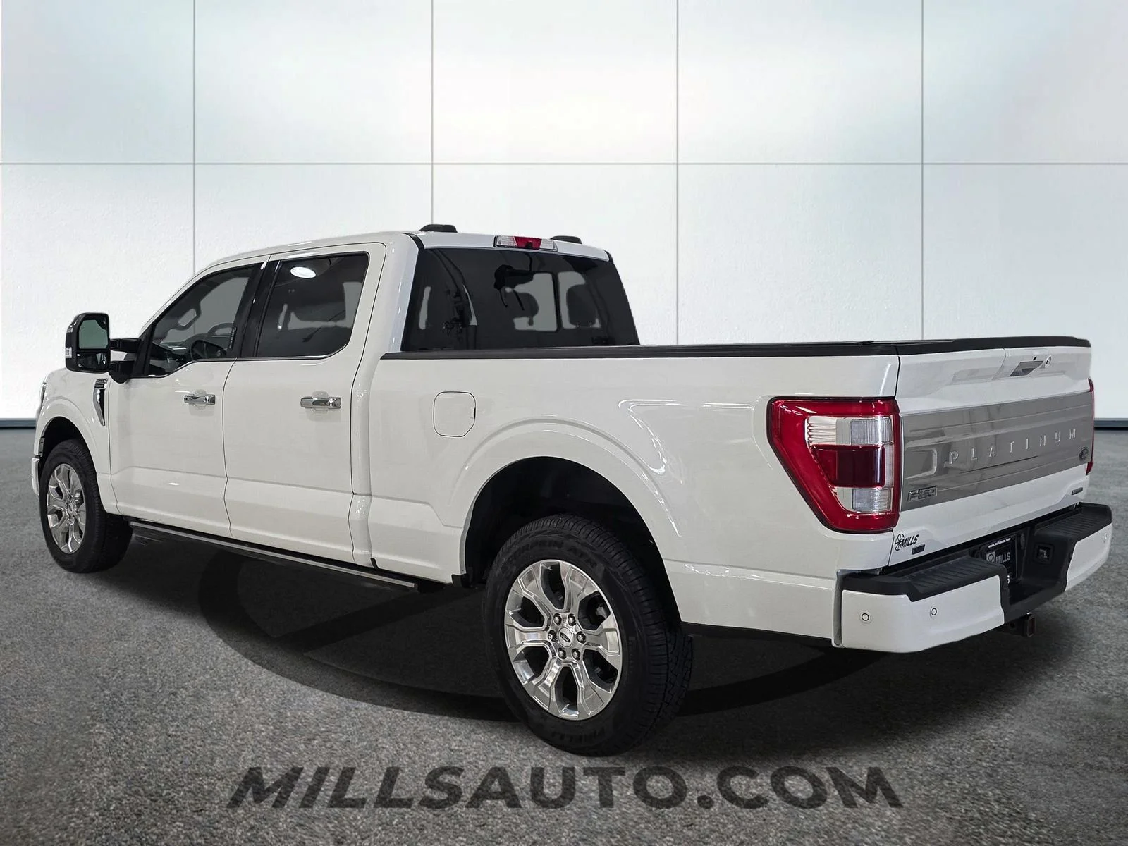 Used 2023  Ford Platinum image 4