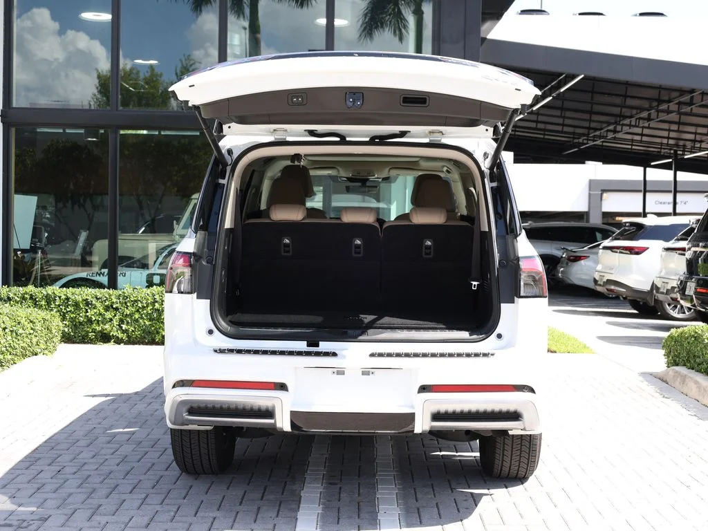Used 2026 White INFINITI PURE image 7