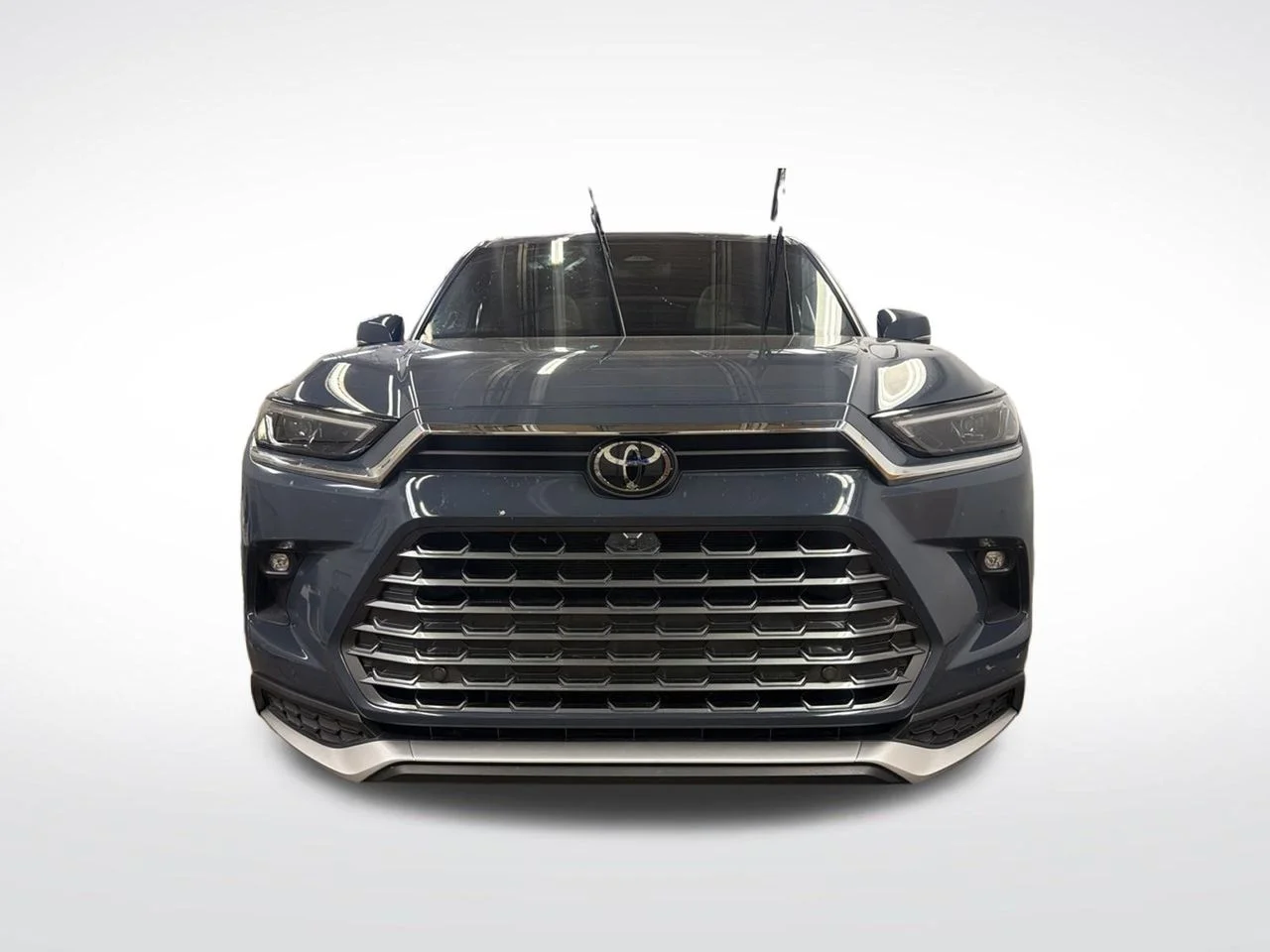 Used 2025 White Toyota MAX Platinum image 10