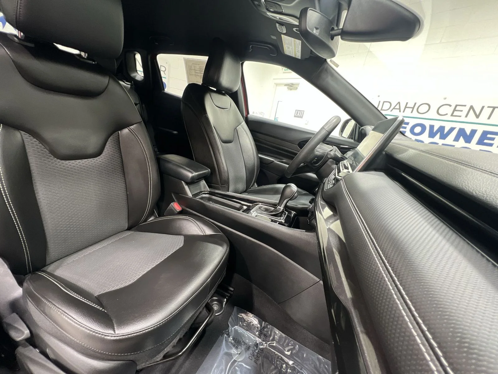 Used 2023 Red Jeep Latitude image 23