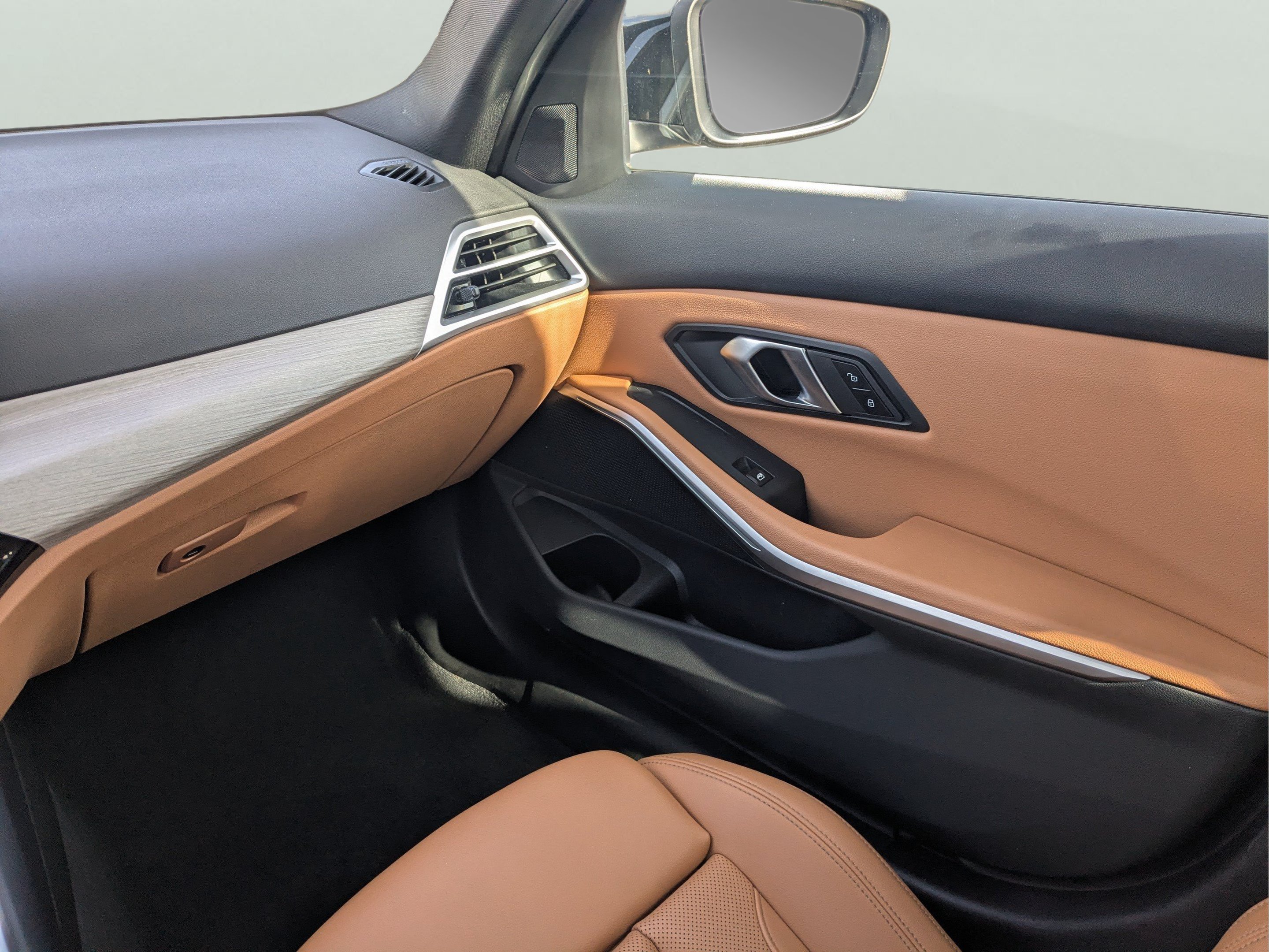 2025 BMW 3 Series 330i - Photo 18