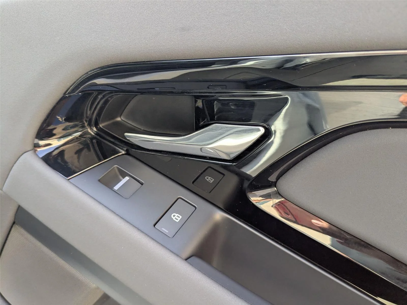 Used 2025 Fuji White Land Rover Dynamic SE image 30