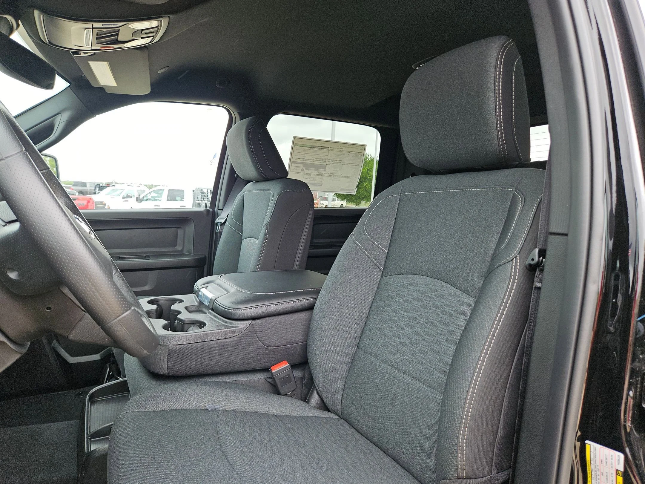 New 2026 Diamond Black Crystal Pearl-Coat Exterior Paint RAM Tradesman image 13