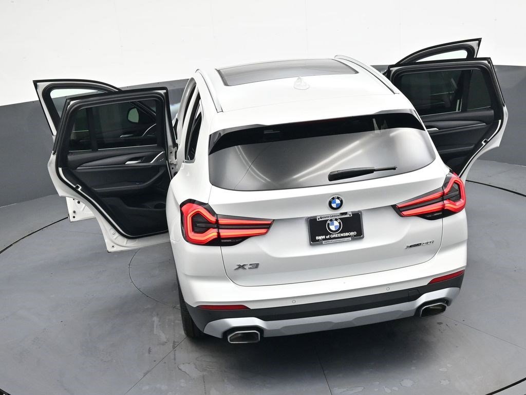 Used 2024 White Metallic BMW xDrive30i image 38