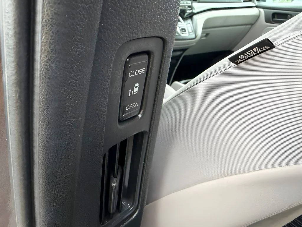 Used 2018 Pewter Honda EX image 10