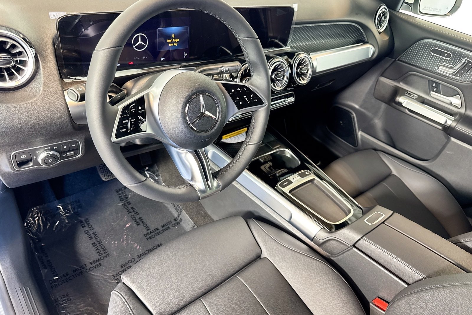 New 2026 Polar White Mercedes-Benz GLB 250 image 9
