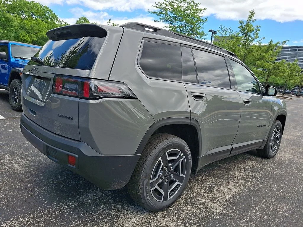 New 2026 Sting-Gray Clear-Coat Exterior Paint Jeep Limited image 4