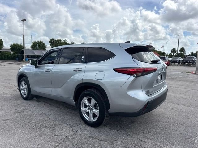 Used 2022 Silver Toyota L image 5