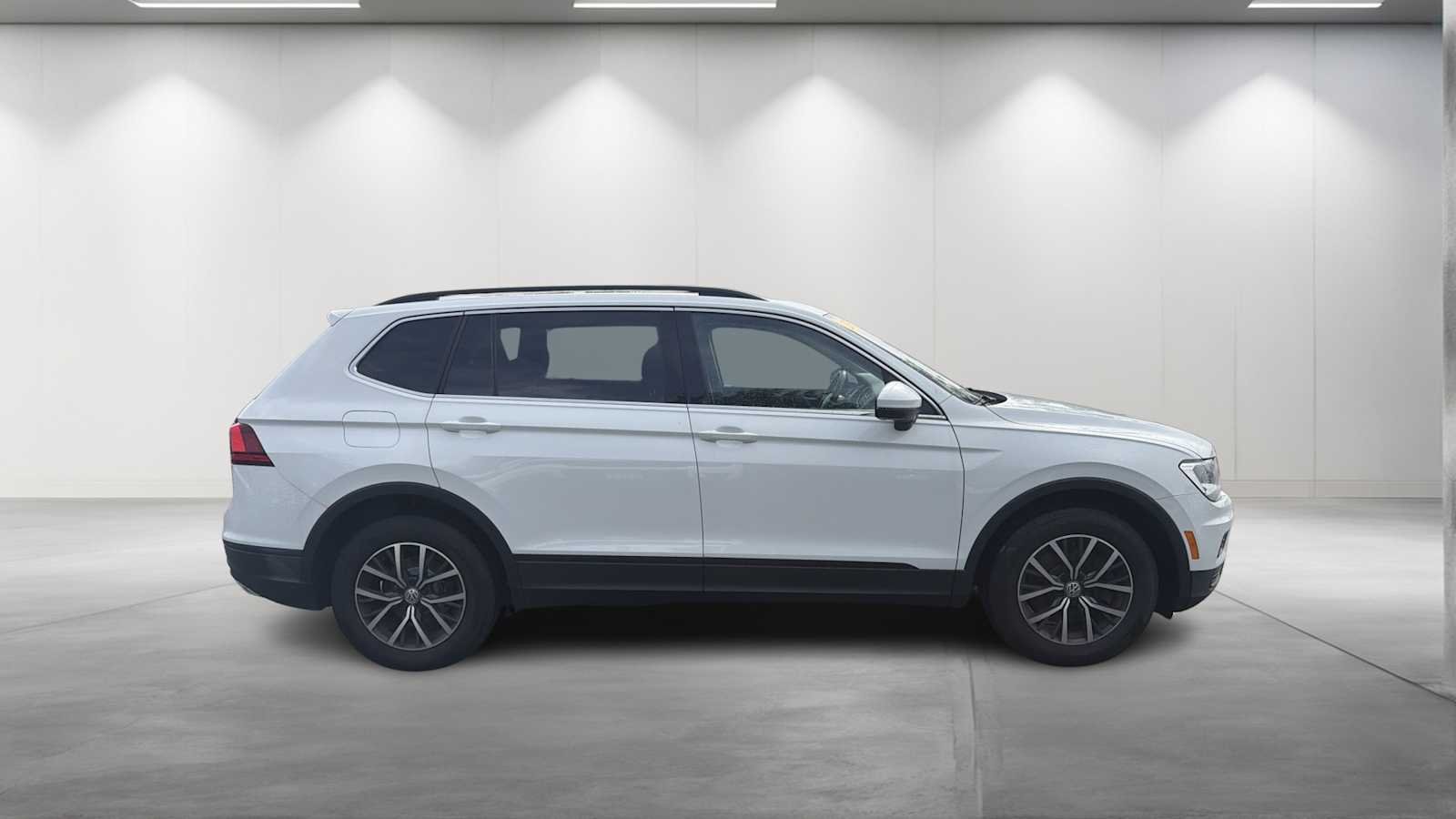 Used 2019 Pure White Volkswagen SE image 8
