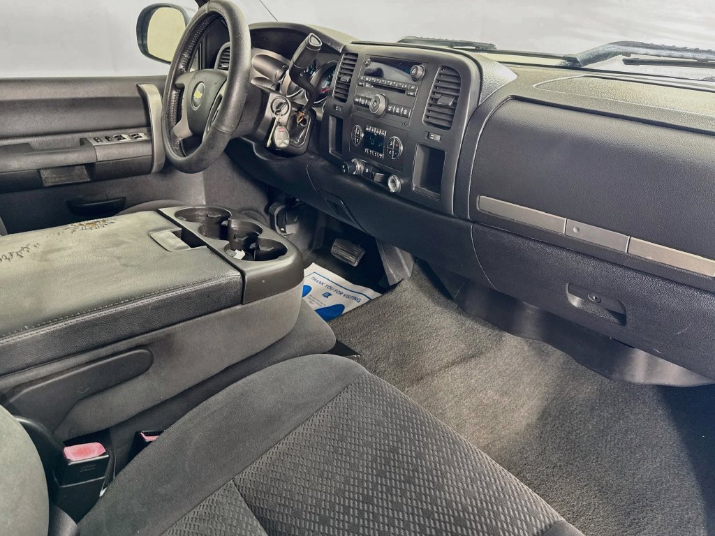 Used 2008 Graystone Metallic Chevrolet LT image 33