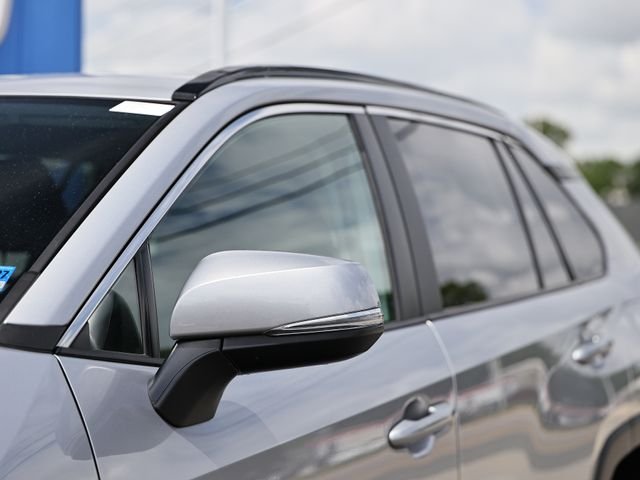 Used 2025 Silver Sky Metallic Toyota XLE image 3