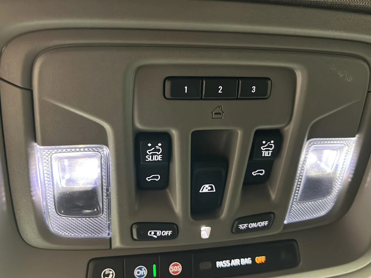 Used 2023 White Frost Tricoat GMC Denali image 34