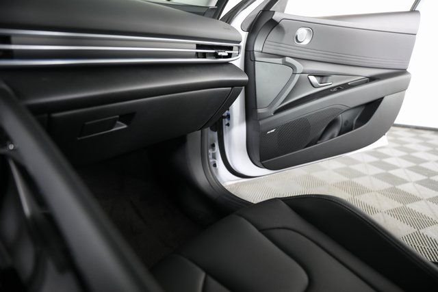 2025 Hyundai Elantra Limited - Photo 15
