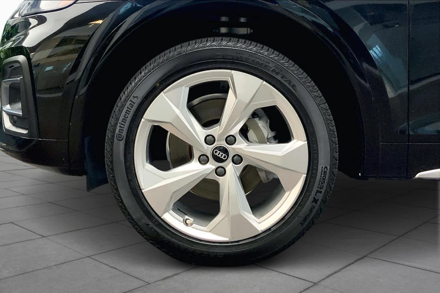 Used 2021 Mythos Black Metallic Audi Premium Plus image 11