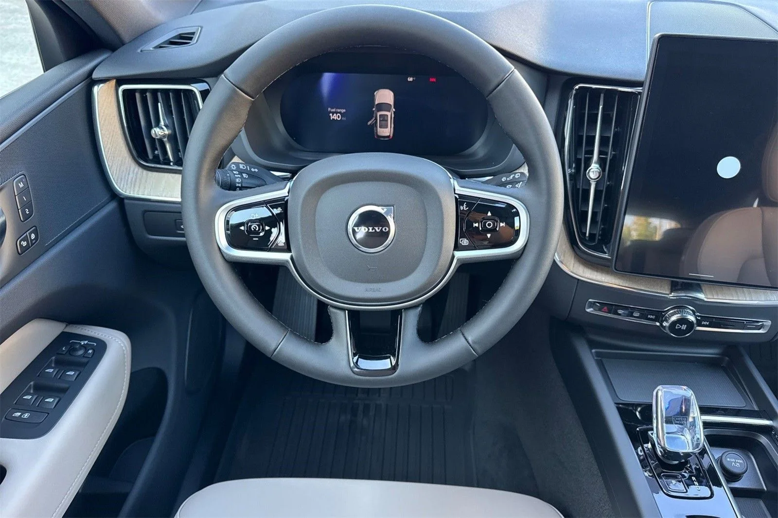 2026 Volvo XC60 Plus - Photo 15