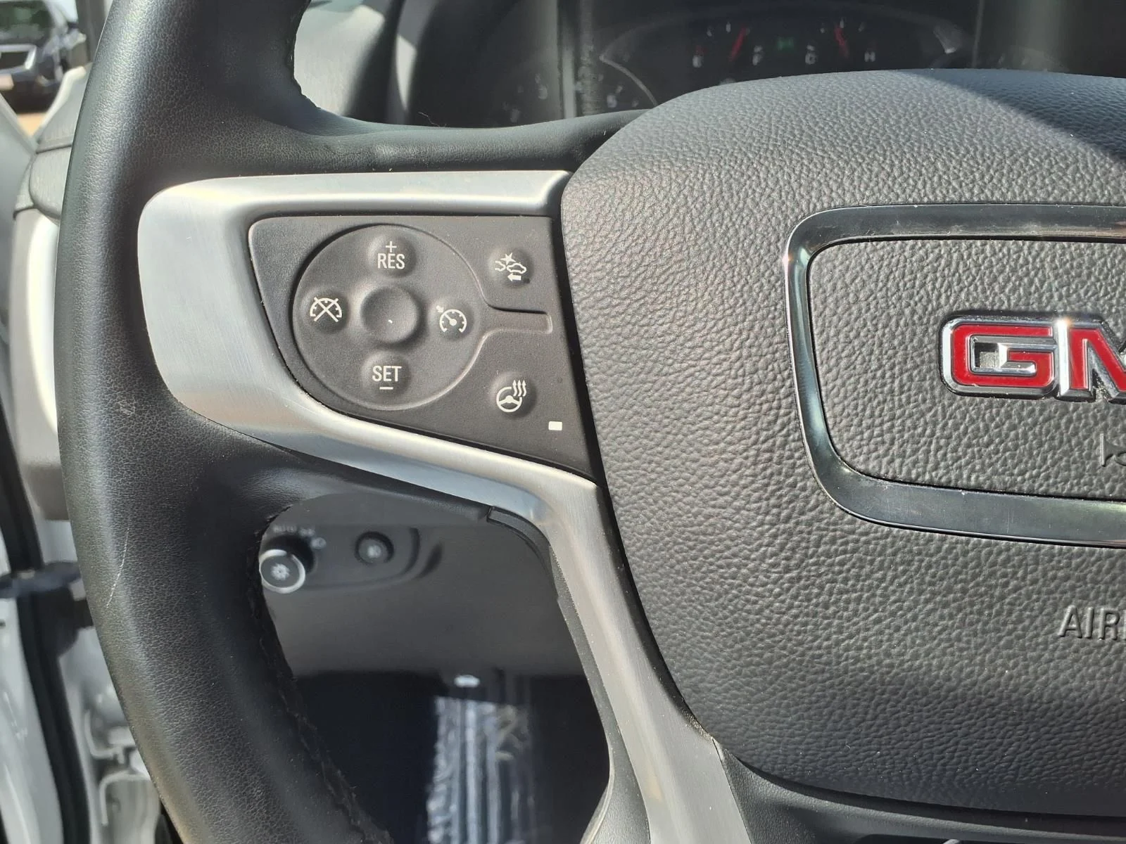 Used 2024 White GMC SLT image 15