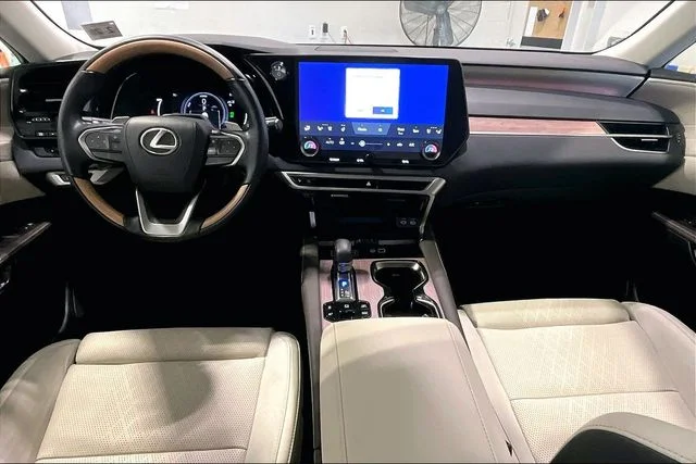 Certified Used 2024 NORI GREEN PEARL Lexus Luxury image 7