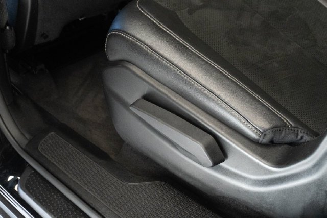 Used 2021 Black Jeep Altitude image 10
