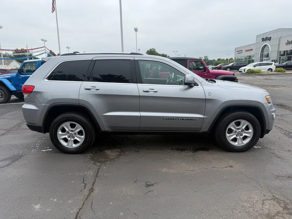 Used 2017 Silver Jeep Laredo image 2
