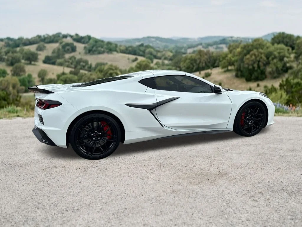 Used 2025 White Chevrolet Z06 image 10