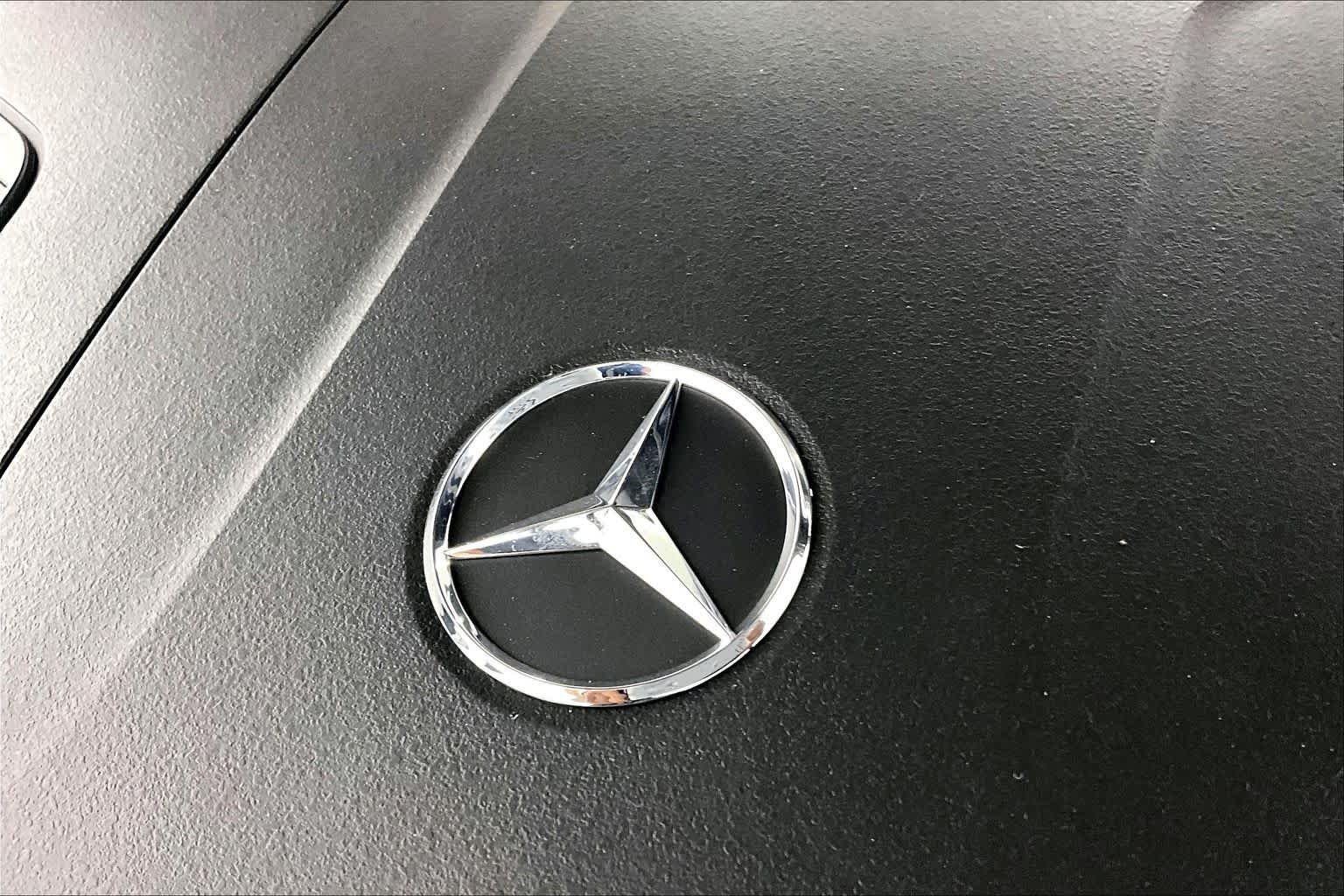 New 2026 Black Mercedes-Benz GLC 300 image 17