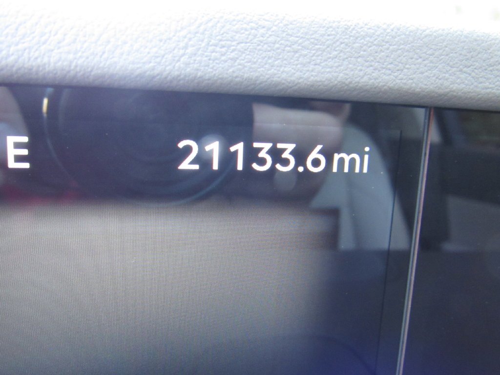 Used 2024 Red Lincoln Premiere image 29