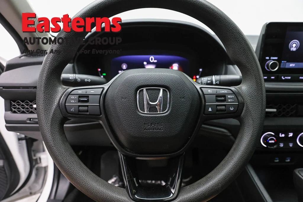 Used 2023 White Honda EX image 10