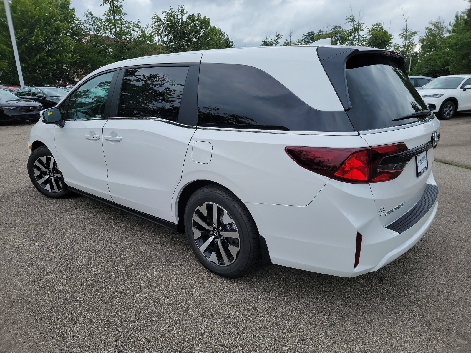 New 2026 Platinum White Pearl Honda EX-L image 17