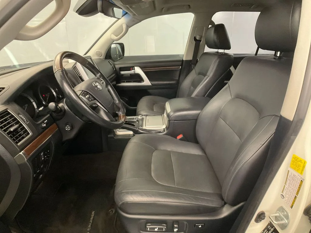 Used 2019 Blizzard Pearl Toyota Base image 31