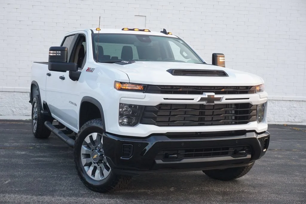 2026 Chevrolet Silverado 2500 HD Custom - Photo 4